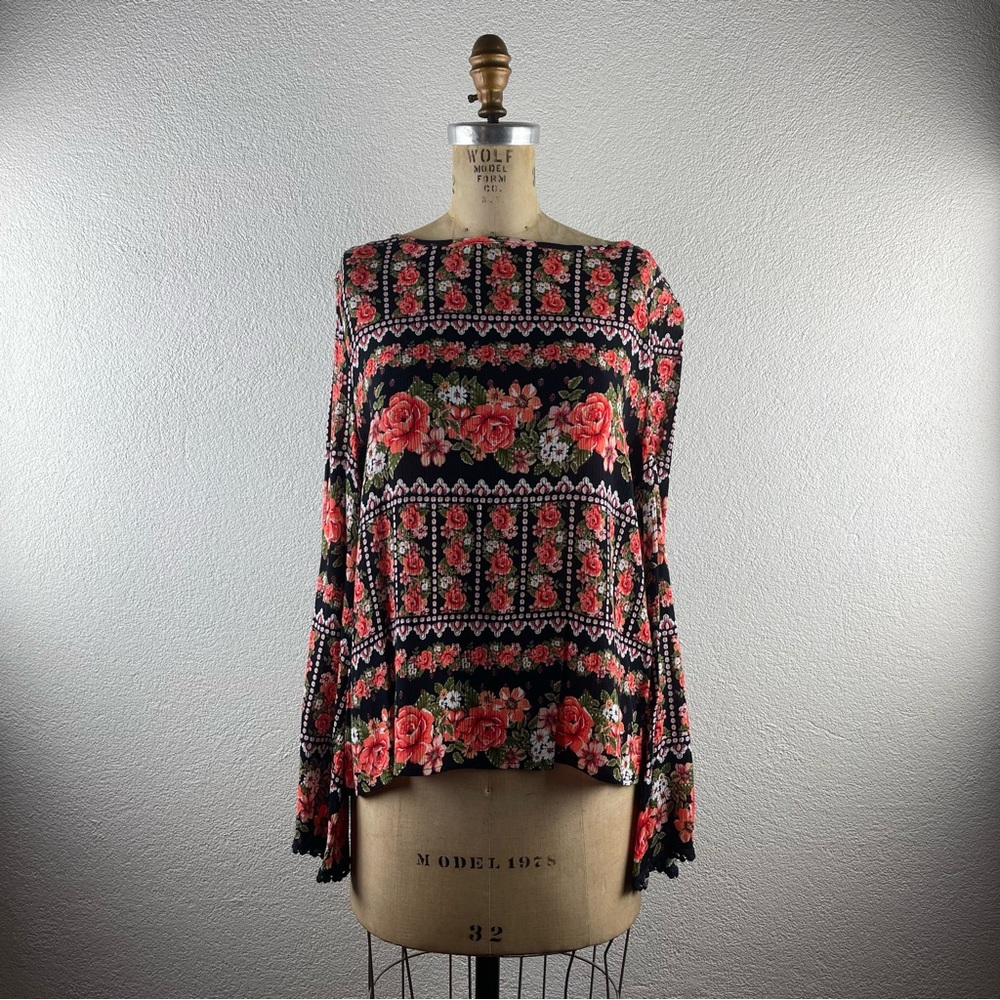 Romeo & Juliet Couture l M Floral Roses Flare Sleeves Plunge Open Back Blouse